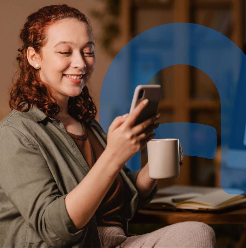 Mulher utilizando telefone voip