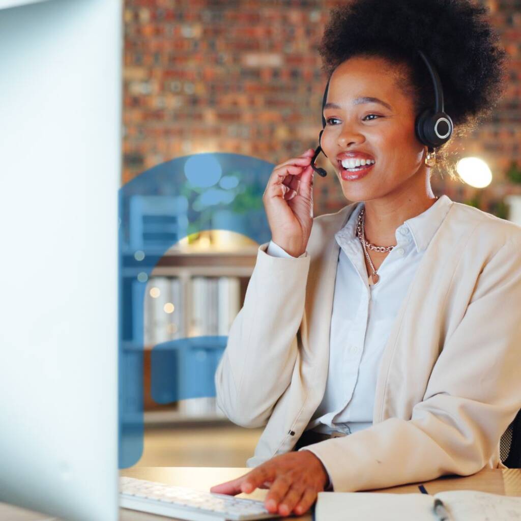 Uma mulher utilizando a tecnologia Voip